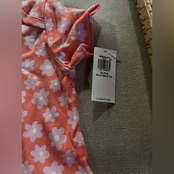 Old Navy 4 piece onesie set bundle - Picture 3 of 8
